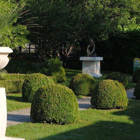 Hotel Les meublés du Grand Logis Marchais  Esterno foto